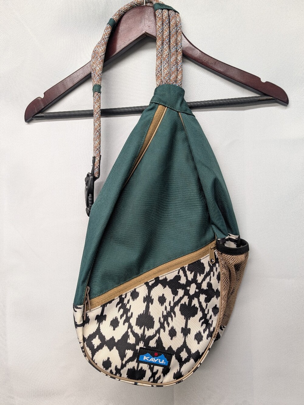 KAVU Paxton Pack Sling Bag in the "Ink Blot" colorway EUC